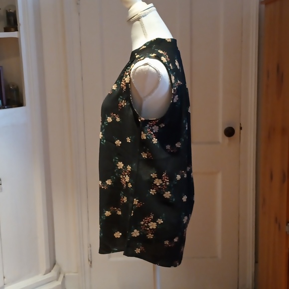 Jon & Anna Contemporary Floral Blouse - Picture 4 of 9